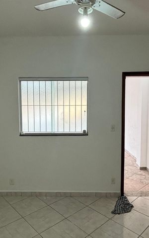 Casa à venda com 100m², 2 quartos e 2 vagas Casa à venda com 100m², 2 quartos e 2 vagasSala
