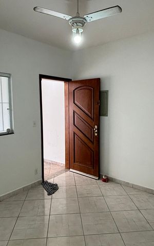 Casa à venda com 100m², 2 quartos e 2 vagas Casa à venda com 100m², 2 quartos e 2 vagasSala