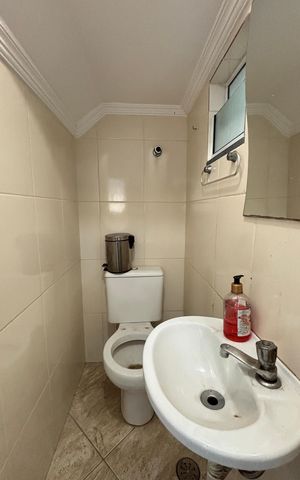Casa à venda com 100m², 2 quartos e 2 vagas Casa à venda com 100m², 2 quartos e 2 vagasLavabo
