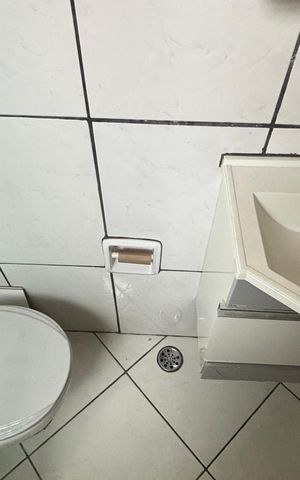 Casa à venda com 100m², 2 quartos e 2 vagas Casa à venda com 100m², 2 quartos e 2 vagasBanheiro da Suíte 2