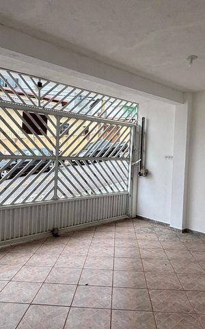 Casa à venda com 100m², 2 quartos e 2 vagas Casa à venda com 100m², 2 quartos e 2 vagasGaragem