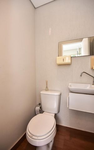 Casa à venda com 260m², 3 quartos e 3 vagasBanheiro de Serviço