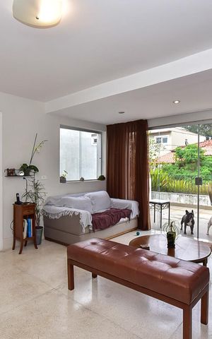 Casa à venda com 260m², 3 quartos e 3 vagasSala