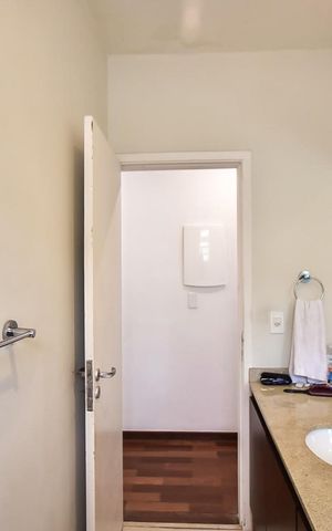 Casa à venda com 260m², 3 quartos e 3 vagasBanheiro