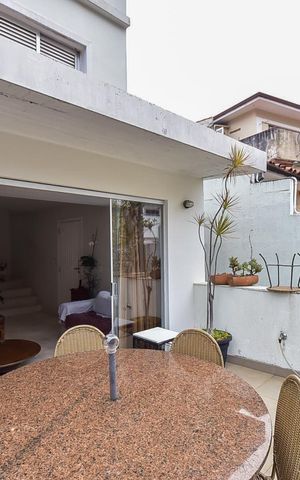 Casa à venda com 260m², 3 quartos e 3 vagasVaranda