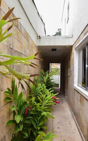 Casa à venda com 260m², 3 quartos e 3 vagasCorredor Externo
