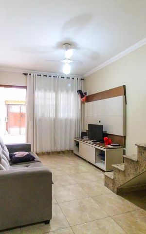 Casa à venda com 109m², 3 quartos e 1 vaga Casa à venda com 109m², 3 quartos e 1 vagaSala