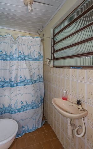 Casa à venda com 308m², 3 quartos e 4 vagasBanheiro 2