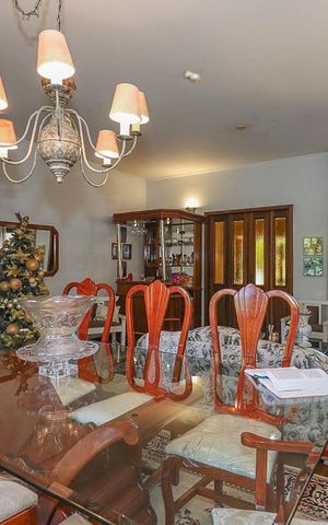 Casa à venda com 308m², 3 quartos e 4 vagasSala