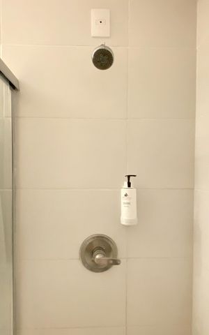 Studio à venda com 62m², 2 quartos e sem vaga Studio à venda com 62m², 2 quartos e sem vagaBanheiro da Semi suite