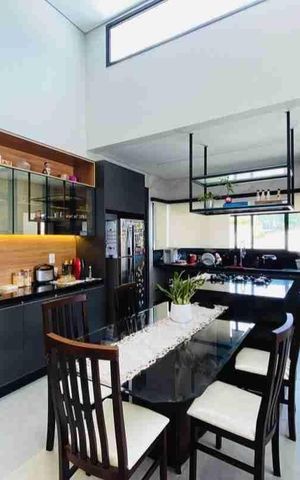 Casa à venda com 302m², 4 quartos e 4 vagas