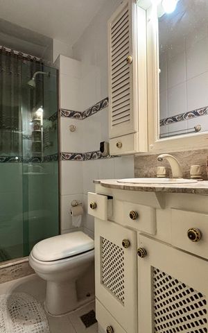Apartamento à venda com 87m², 2 quartos e 1 vaga Apartamento à venda com 87m², 2 quartos e 1 vagaBanheiro social