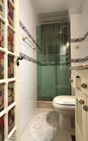 Apartamento à venda com 87m², 2 quartos e 1 vaga Apartamento à venda com 87m², 2 quartos e 1 vagaBanheiro social