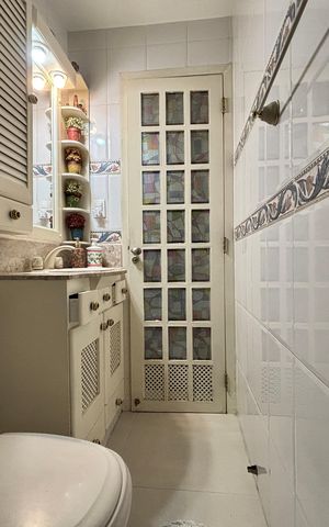 Apartamento à venda com 87m², 2 quartos e 1 vaga Apartamento à venda com 87m², 2 quartos e 1 vagaBanheiro social