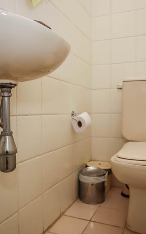 Apartamento à venda com 235m², 4 quartos e 4 vagas Apartamento à venda com 235m², 4 quartos e 4 vagasBanheiro de Serviço
