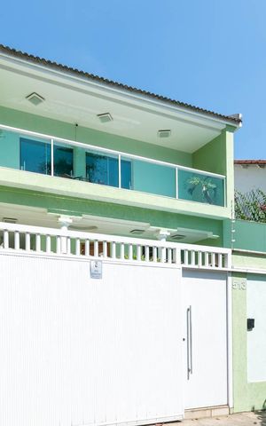 Casa à venda com 250m², 4 quartos e 3 vagasFachada