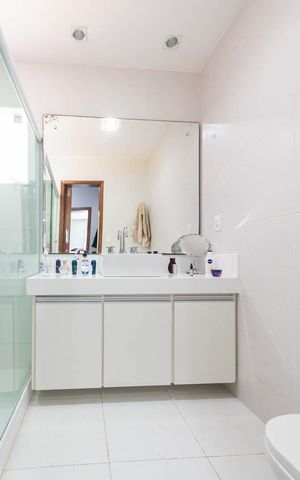 Casa à venda com 250m², 4 quartos e 3 vagasBanheiro Suíte 1
