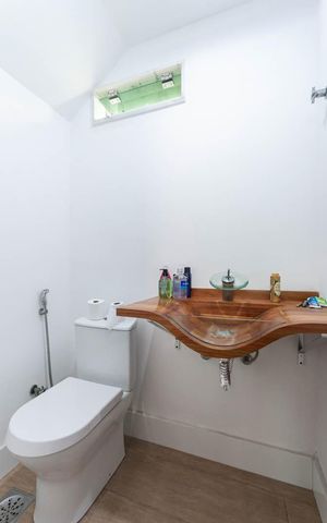 Casa à venda com 250m², 4 quartos e 3 vagasLavabo