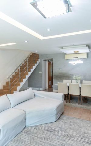 Casa à venda com 250m², 4 quartos e 3 vagasSala