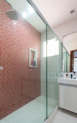 Casa à venda com 250m², 4 quartos e 3 vagasBanheiro Suíte 1