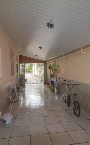 Casa à venda com 150m², 2 quartos e 5 vagas Casa à venda com 150m², 2 quartos e 5 vagasGaragem