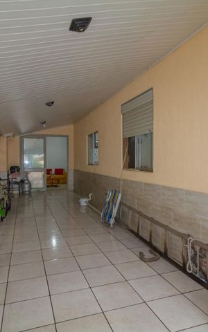 Casa à venda com 150m², 2 quartos e 5 vagas Casa à venda com 150m², 2 quartos e 5 vagasGaragem