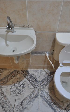 Casa à venda com 75m², 5 quartos e 1 vagaBanheiro
