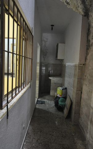 Casa à venda com 75m², 5 quartos e 1 vagaQuintal