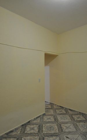 Casa à venda com 75m², 5 quartos e 1 vagaSala