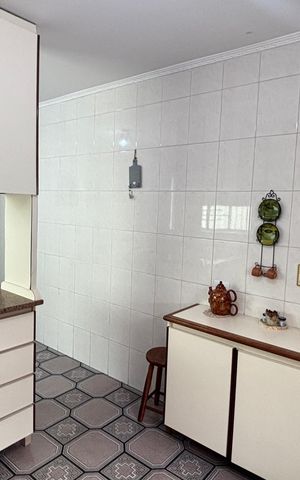 Casa à venda com 246m², 4 quartos e 2 vagas Casa à venda com 246m², 4 quartos e 2 vagasCozinha