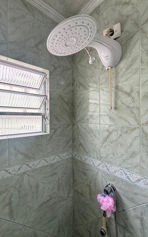 Casa à venda com 246m², 4 quartos e 2 vagas Casa à venda com 246m², 4 quartos e 2 vagasCasa 2 - Banheiro