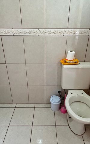 Casa à venda com 246m², 4 quartos e 2 vagas Casa à venda com 246m², 4 quartos e 2 vagasBanheiro da Suíte