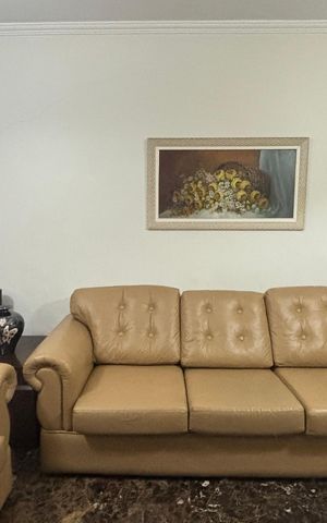 Casa à venda com 246m², 4 quartos e 2 vagas Casa à venda com 246m², 4 quartos e 2 vagasSala