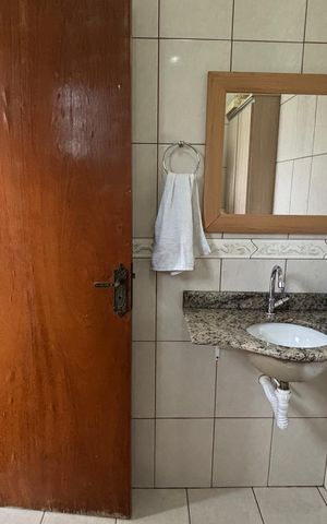 Casa à venda com 246m², 4 quartos e 2 vagas Casa à venda com 246m², 4 quartos e 2 vagasBanheiro da Suíte