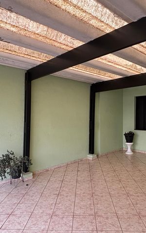 Casa à venda com 246m², 4 quartos e 2 vagas Casa à venda com 246m², 4 quartos e 2 vagasGaragem