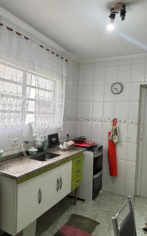 Casa à venda com 246m², 4 quartos e 2 vagas Casa à venda com 246m², 4 quartos e 2 vagasCasa 2 - Cozinha