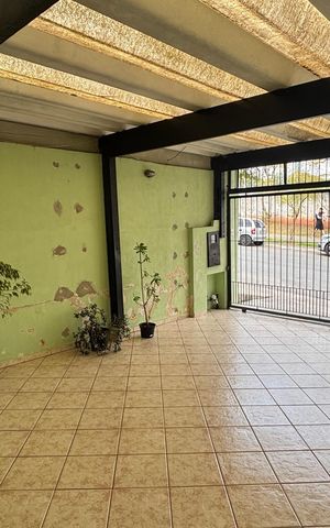 Casa à venda com 246m², 4 quartos e 2 vagas Casa à venda com 246m², 4 quartos e 2 vagasGaragem