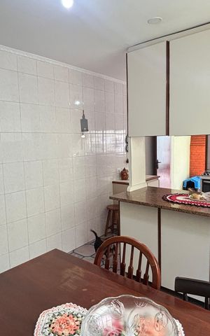 Casa à venda com 246m², 4 quartos e 2 vagas Casa à venda com 246m², 4 quartos e 2 vagasCozinha