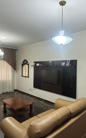 Casa à venda com 246m², 4 quartos e 2 vagas Casa à venda com 246m², 4 quartos e 2 vagasSala