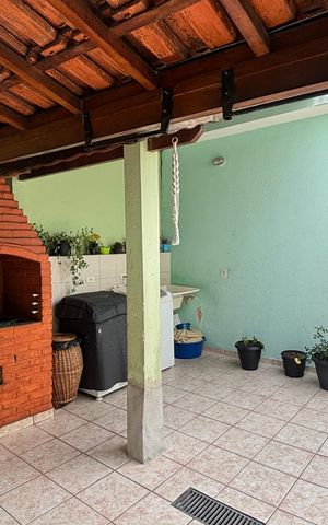 Casa à venda com 246m², 4 quartos e 2 vagas Casa à venda com 246m², 4 quartos e 2 vagasÁrea de Serviço