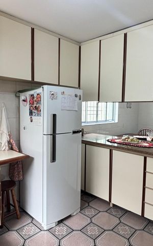 Casa à venda com 246m², 4 quartos e 2 vagas Casa à venda com 246m², 4 quartos e 2 vagasCozinha