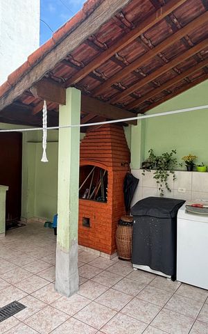 Casa à venda com 246m², 4 quartos e 2 vagas Casa à venda com 246m², 4 quartos e 2 vagasÁrea de Serviço