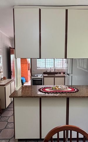 Casa à venda com 246m², 4 quartos e 2 vagas Casa à venda com 246m², 4 quartos e 2 vagasCozinha