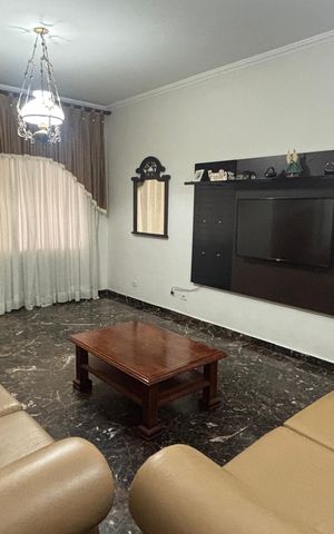 Casa à venda com 246m², 4 quartos e 2 vagas Casa à venda com 246m², 4 quartos e 2 vagasSala
