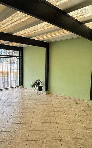 Casa à venda com 246m², 4 quartos e 2 vagas Casa à venda com 246m², 4 quartos e 2 vagasGaragem