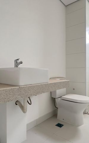 Apartamento à venda com 150m², 3 quartos e 3 vagas Apartamento à venda com 150m², 3 quartos e 3 vagasBanheiro da Suíte 1