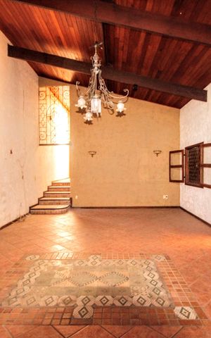 Casa à venda com 600m², 3 quartos e 2 vagasSala