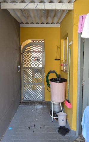 Casa à venda com 230m², 2 quartos e 2 vagasÁrea de Serviço