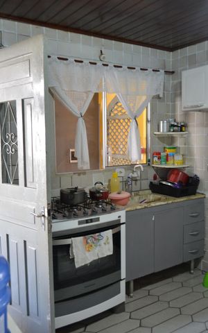 Casa à venda com 230m², 2 quartos e 2 vagasCozinha