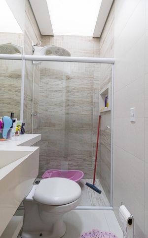 Casa à venda com 90m², 2 quartos e 2 vagas Casa à venda com 90m², 2 quartos e 2 vagasBanheiro da Suíte 2
